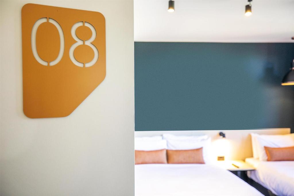 Nightcap at Chardons Corner Hotel - Resim 19