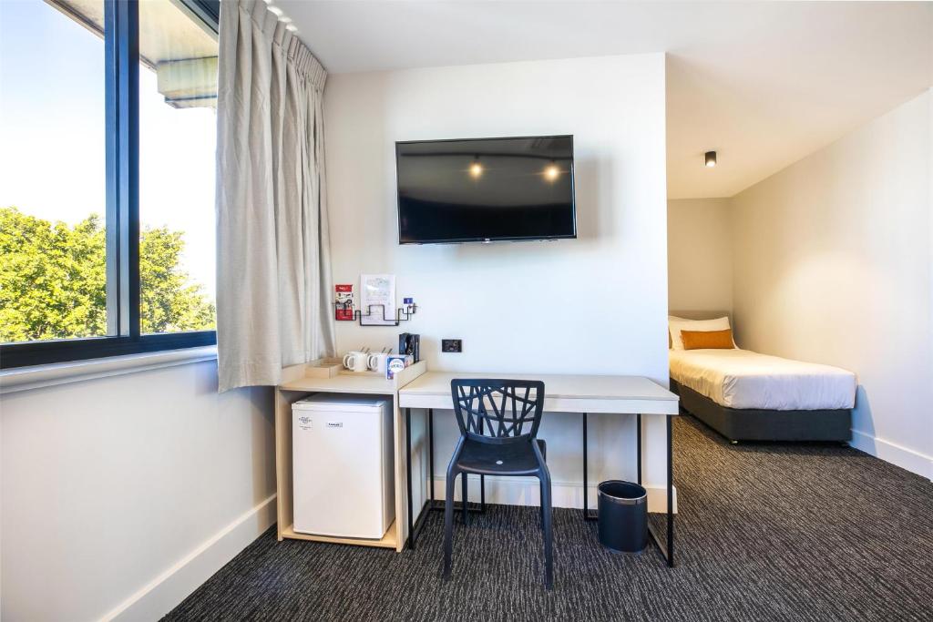 Nightcap at Chardons Corner Hotel - Resim 22