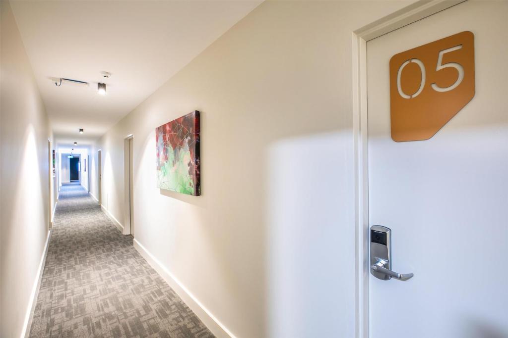 Nightcap at Chardons Corner Hotel - Resim 23