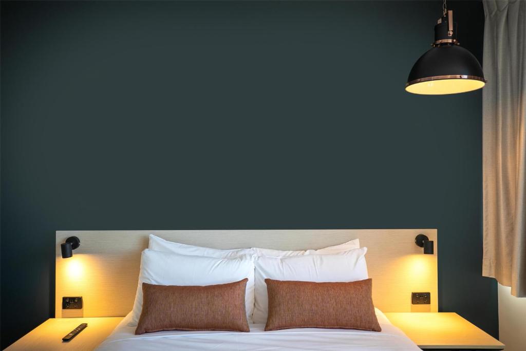 Nightcap at Chardons Corner Hotel - Resim 24