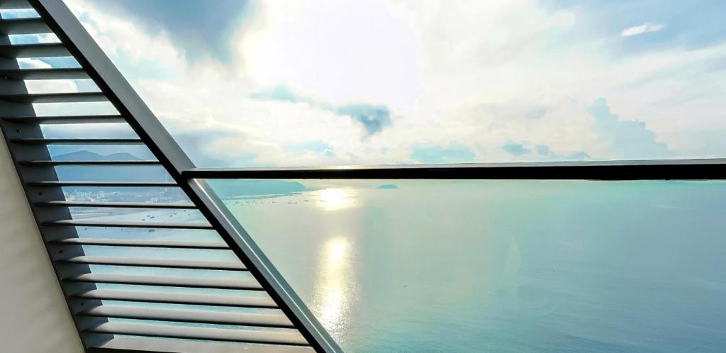 Pacific Double Room with Ocean View and Private Balcony Bathtub
