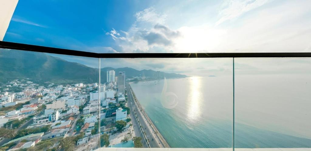 Pacific Double Room with Ocean View and Private Balcony Bathtub