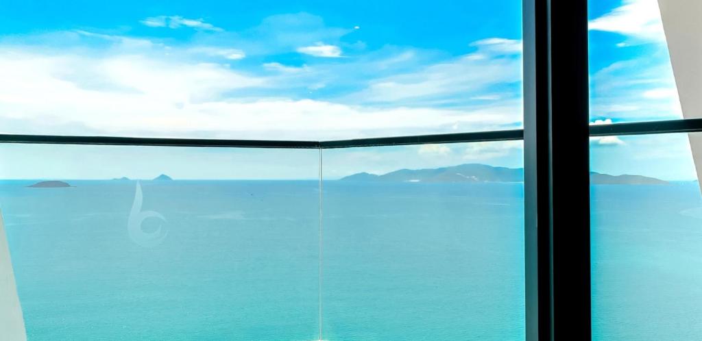 Pacific Triple Room with Ocean View and Bathtub