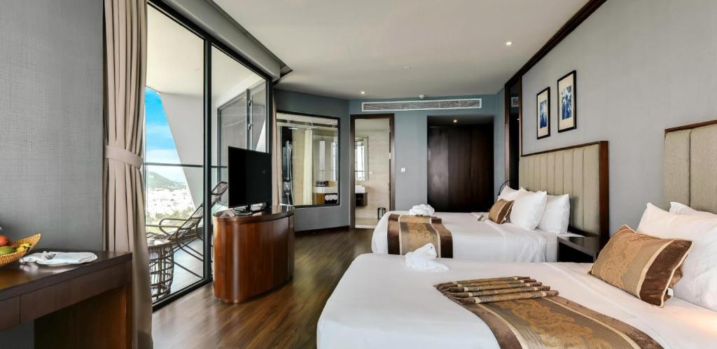 Pacific Triple Room with Ocean View and Bathtub
