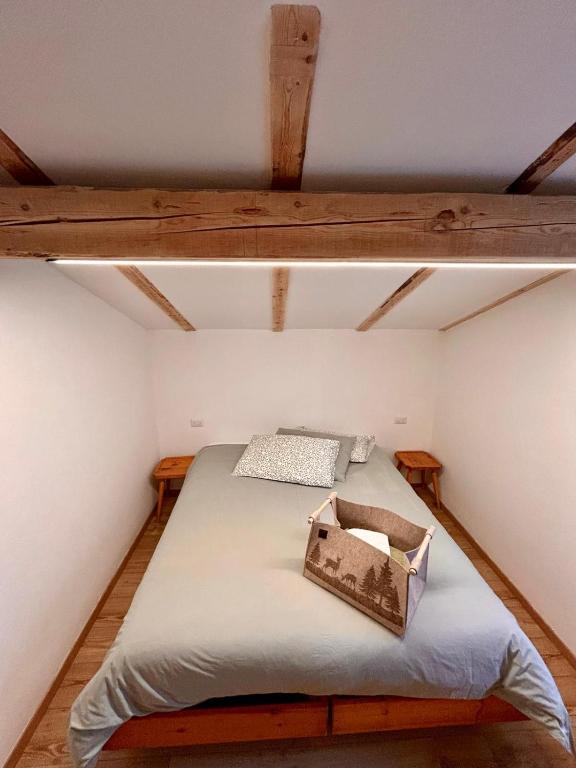 Łóżko lub łóżka w pokoju w obiekcie Agritur Broch