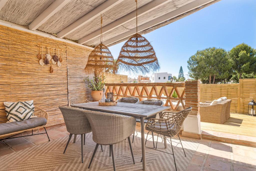 Balkón alebo terasa v ubytovaní Stunning townhouse with pool in Riviera del Sol by Costarentals - Ref 199