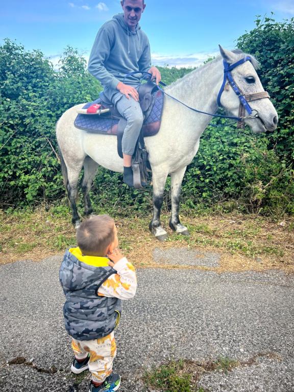 Děti v ubytování camping and horseback riding Parci