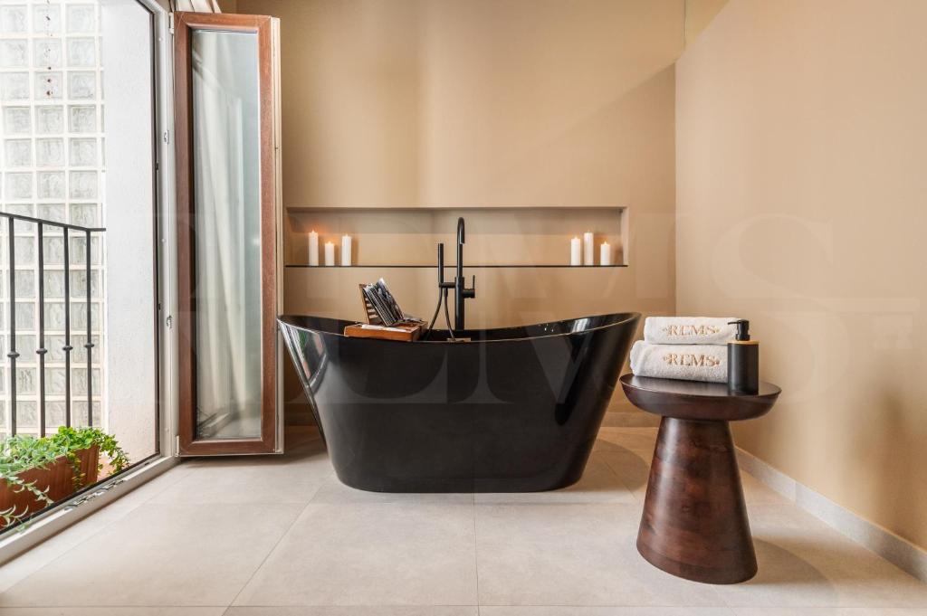 Zdjęcie z galerii obiektu Penthouse & private rooftop in the heart of Malaga by REMS w Maladze