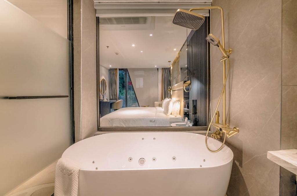 New Century Dalat Hotel - 8