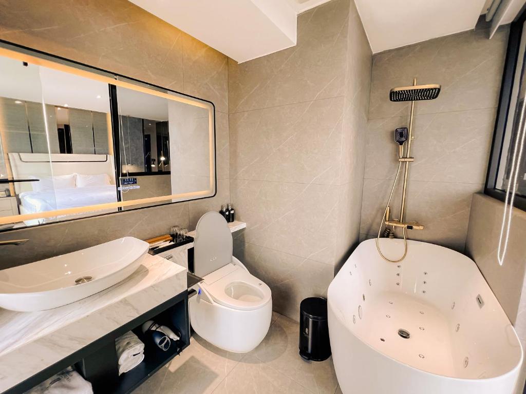 New Century Dalat Hotel - 11