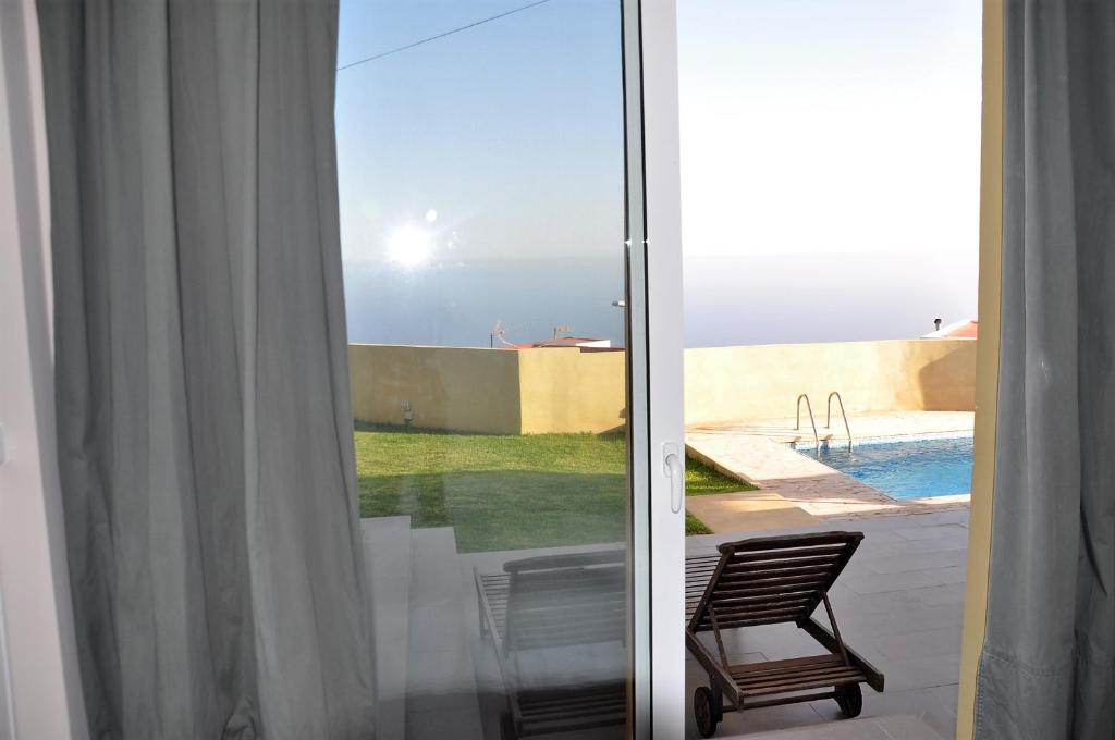Bazén v ubytování Top Luxury Villa to the Ocean nebo v jeho okolí