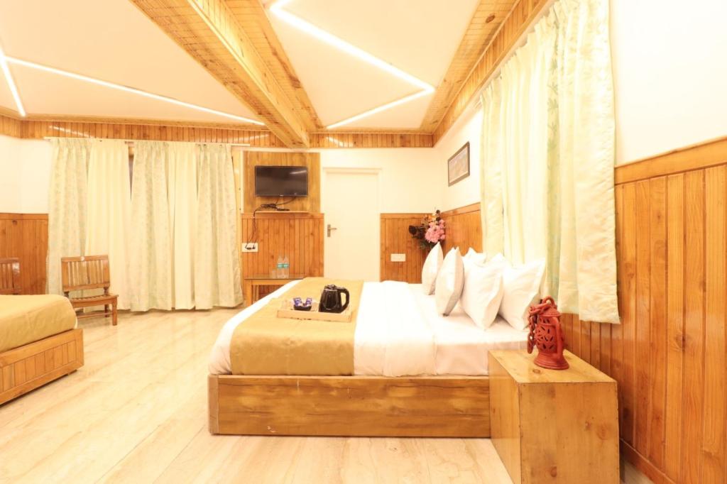 a bedroom with a large bed in a room at Hotel Green Oak in Nainital