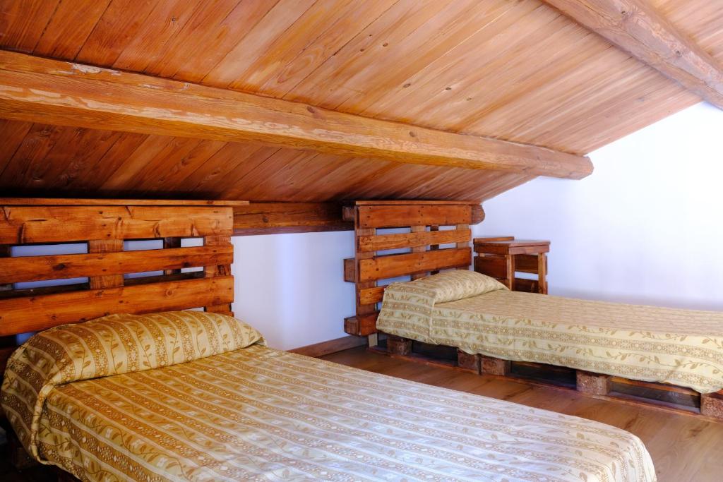 Łóżko lub łóżka w pokoju w obiekcie Ospitalita Diffusa Jungi Mundu - Casa Diritti Umani