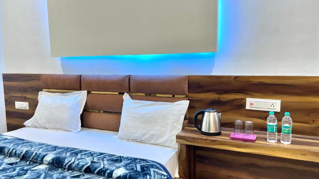 Postel nebo postele na pokoji v ubytování Manya Palace