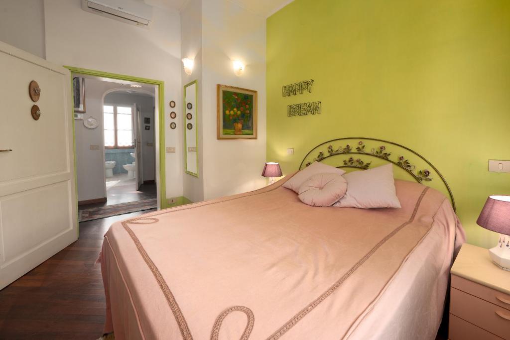 Φωτογραφία από το άλμπουμ του Colorful Tuscan Retreat Steps from Casole City Center σε Casole dʼElsa