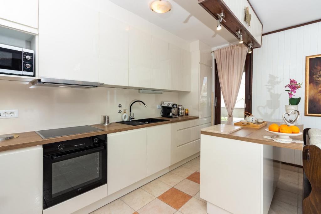 Kuchyňa alebo kuchynka v ubytovaní Apartments Cordis
