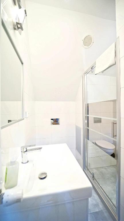 Kúpeľňa v ubytovaní Apartamenty EverySky - Komuny Paryskiej