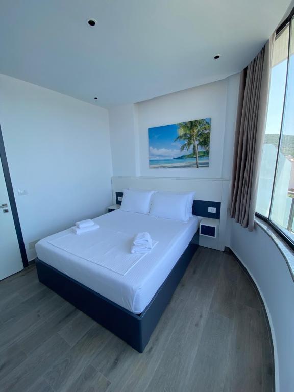 a bedroom with a large bed in a room at Vila Olserd Shehu in Ksamil