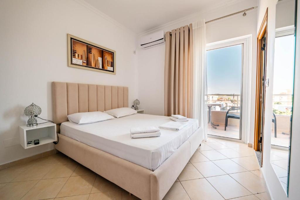 Postel nebo postele na pokoji v ubytování Eleni Guest House