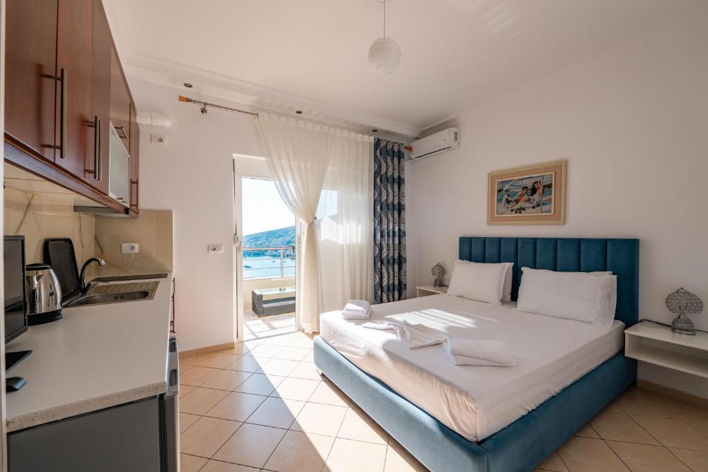 Postel nebo postele na pokoji v ubytování Eleni Guest House