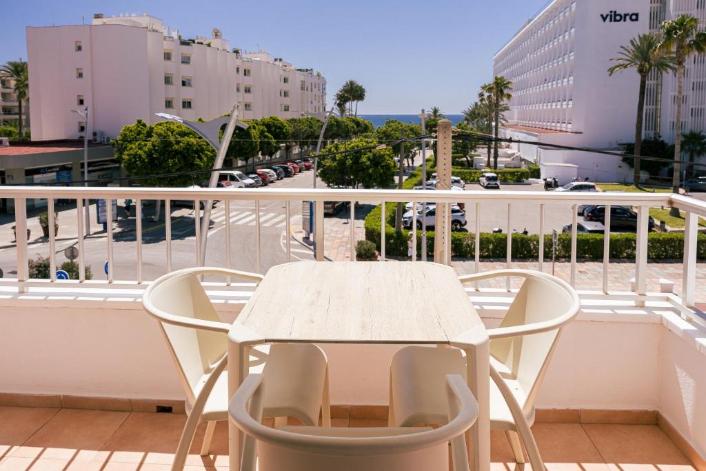 Μπαλκόνι ή βεράντα στο Vistamar I - MC Apartments Ibiza