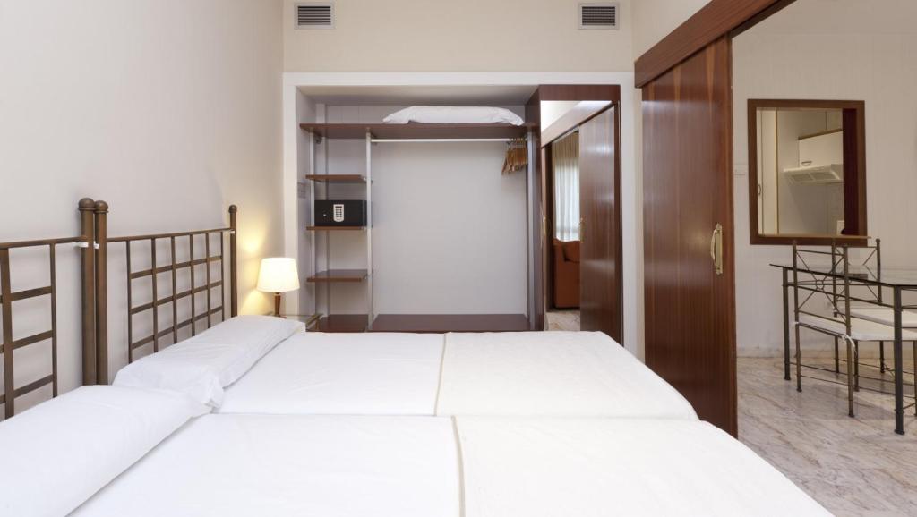 Posteľ alebo postele v izbe v ubytovaní Apartamentos Vértice Bib Rambla