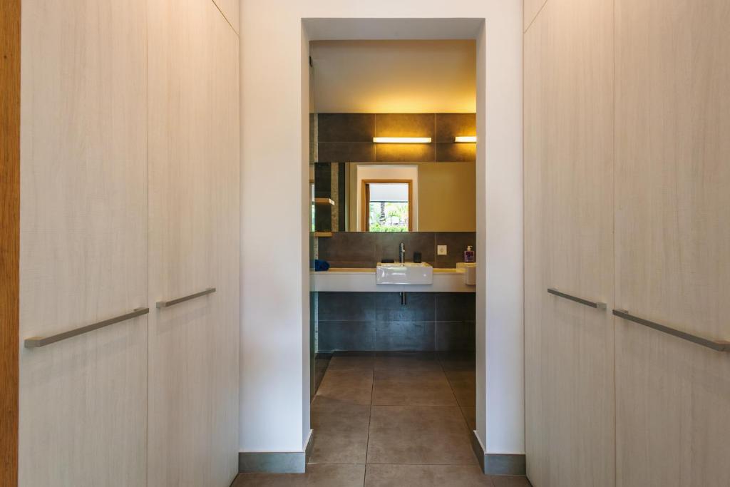 Afbeelding uit fotogalerij van Modern Apt - Direct Pool Access - Beaches 2 min in Mont Choisy