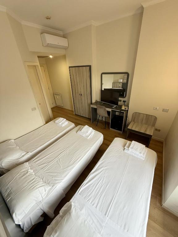 Postel nebo postele na pokoji v ubytování Hotel Laura