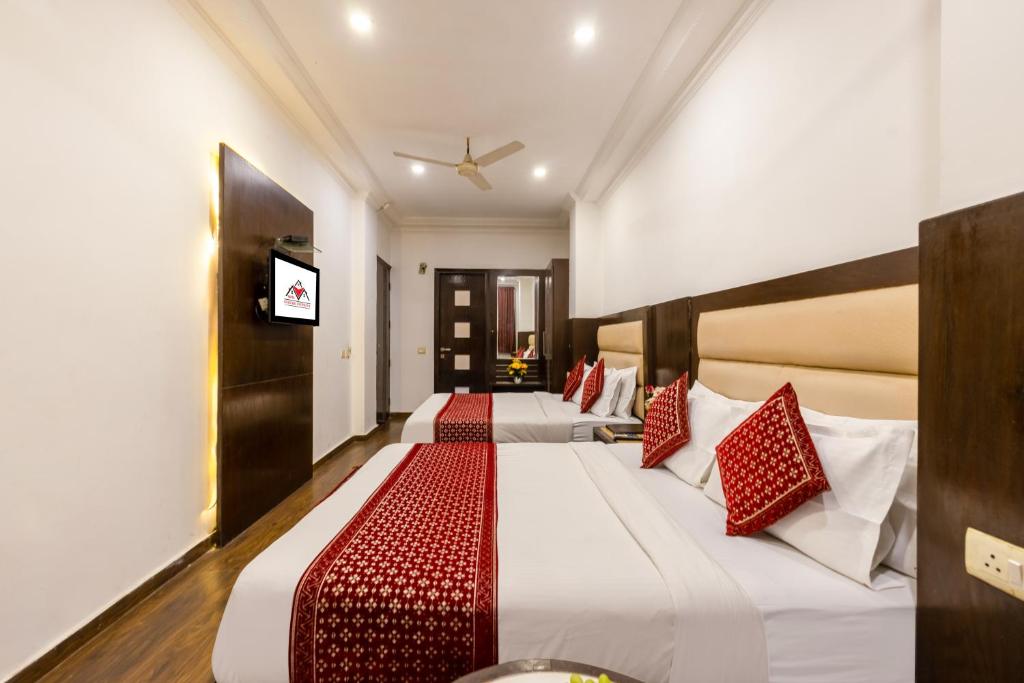 Postel nebo postele na pokoji v ubytování Chanchal Continental # Near to New Delhi Station # Family Hotel # Customer's Choice Hotel # Budget Friendly Hotel
