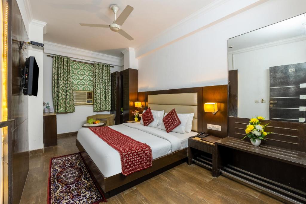 Postel nebo postele na pokoji v ubytování Chanchal Continental # Near to New Delhi Station # Family Hotel # Customer's Choice Hotel # Budget Friendly Hotel