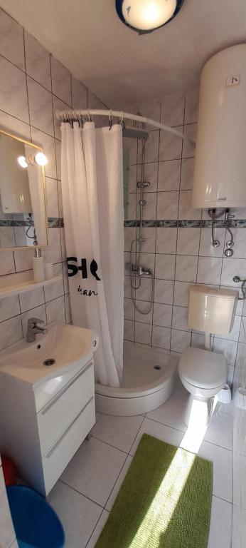 Kúpeľňa v ubytovaní Apartman sunny green
