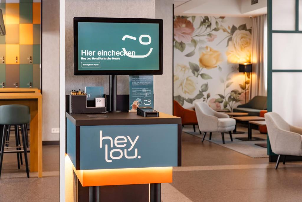 Certifikát, hodnocení, plakát nebo jiný dokument vystavený v ubytování Hey Lou Hotel Karlsruhe Messe
