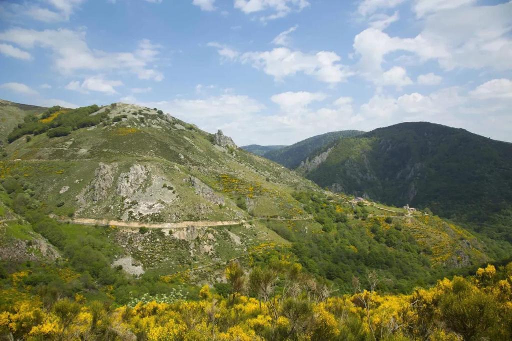 a view of a mountain with a road on it at Maison avec balcon à Borne, 70 m², 5 personnes avec jardin in Mayres
