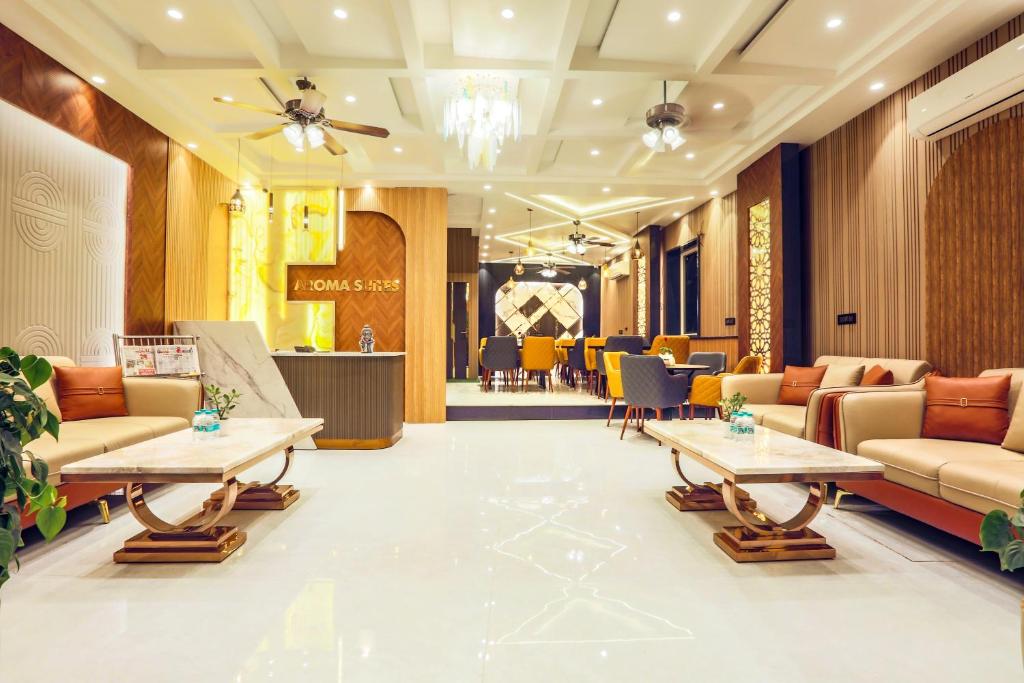 Posezení v ubytování Hotel Aroma Suites Near Delhi Airport