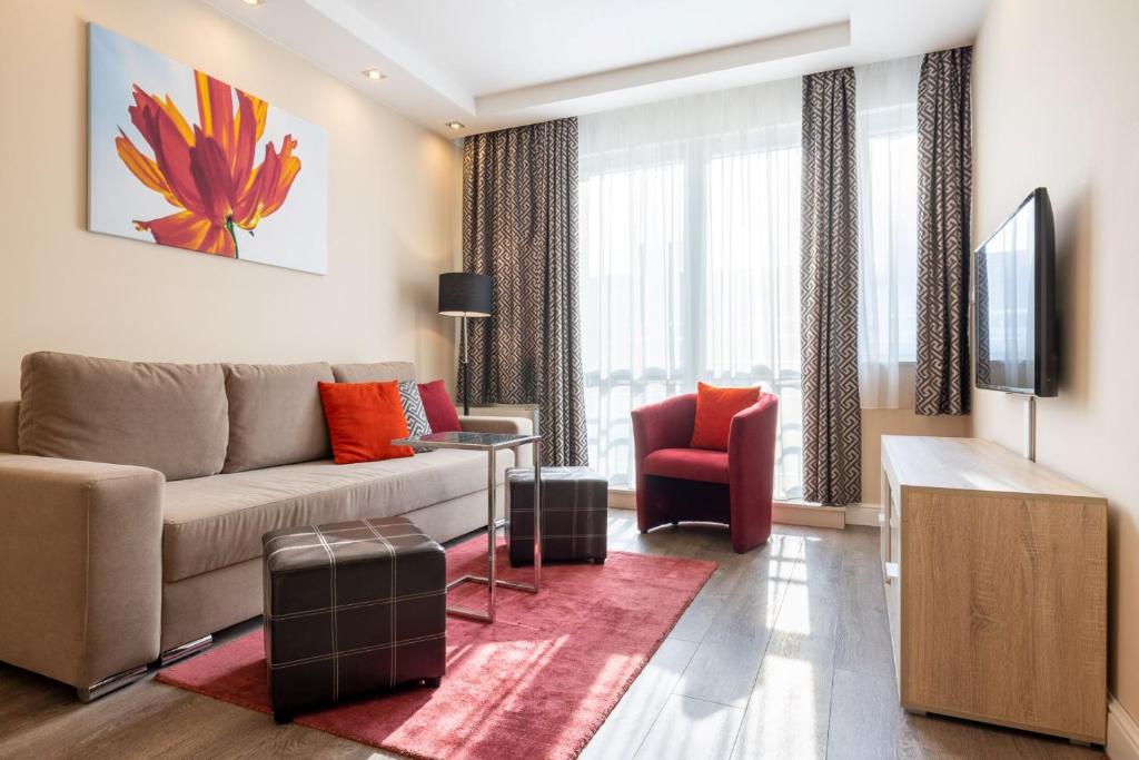 TV a/nebo společenská místnost v ubytování Silver Crown Hotel & Residence, Palace Quarter