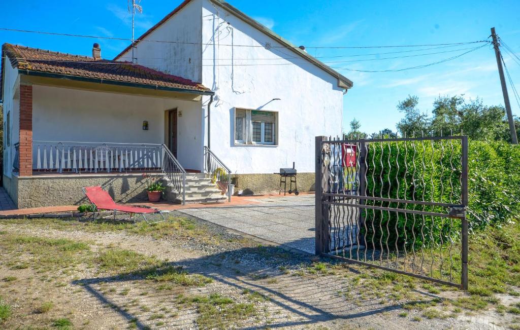 a gate in front of a white house at Cozy Home In Suvereto With Wifi in Suvereto