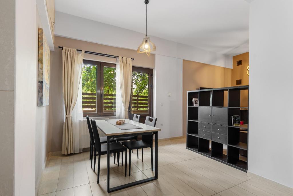 Kép Casa Veranda - 3 Bedroom House with BBQ & Backyard szállásáról Haniában a galériában