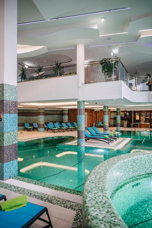 Basen w obiekcie Hotel Ózon & Luxury Villas lub w pobliżu