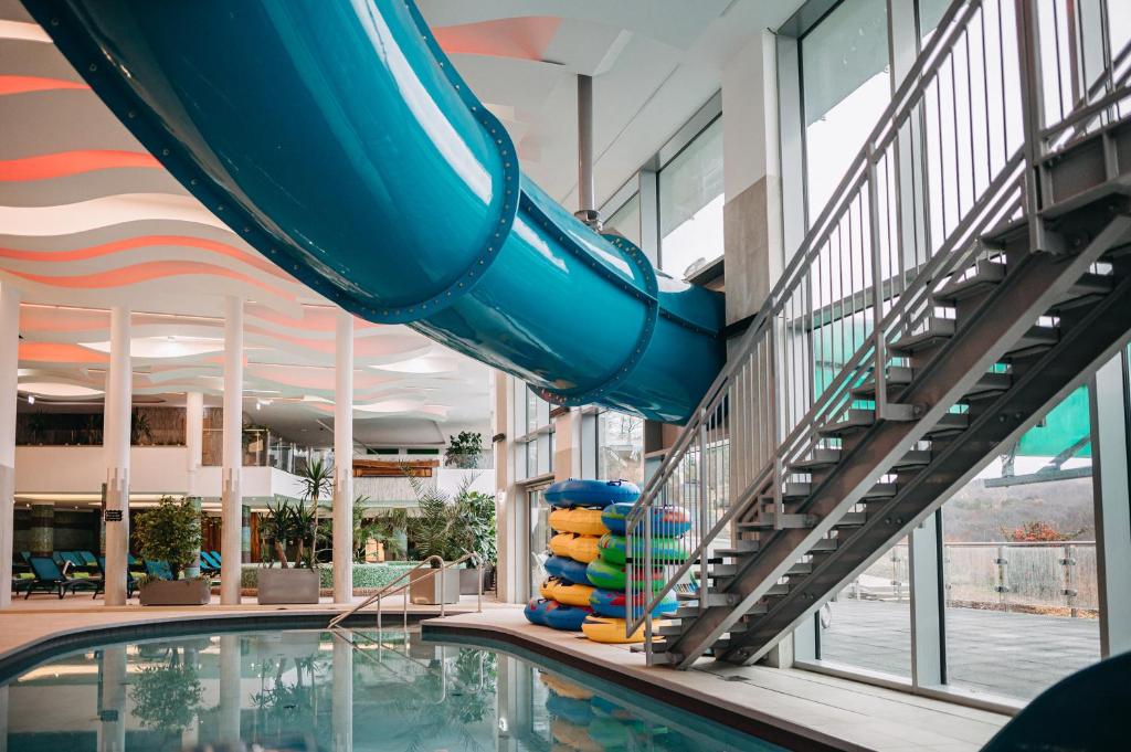 Basen w obiekcie Hotel Ózon & Luxury Villas lub w pobliżu