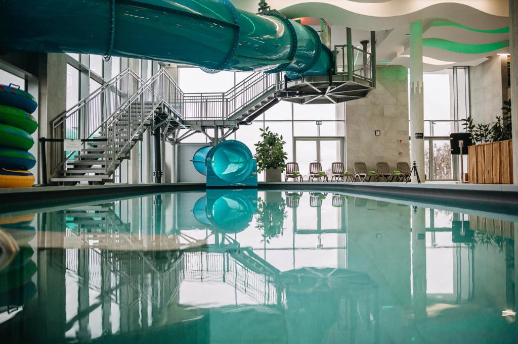 Basen w obiekcie Hotel Ózon & Luxury Villas lub w pobliżu