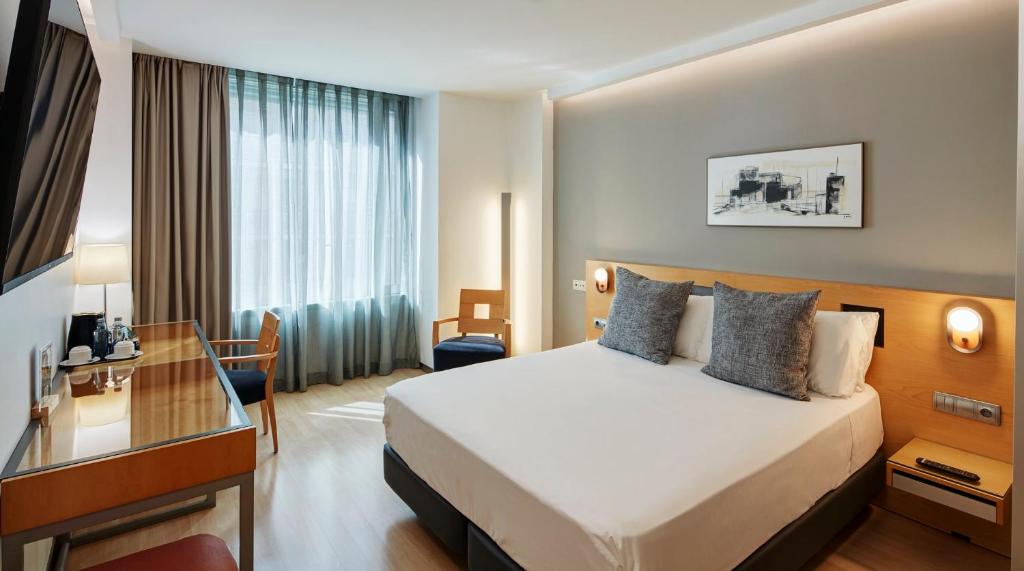 Postel nebo postele na pokoji v ubytování Sercotel Caspe
