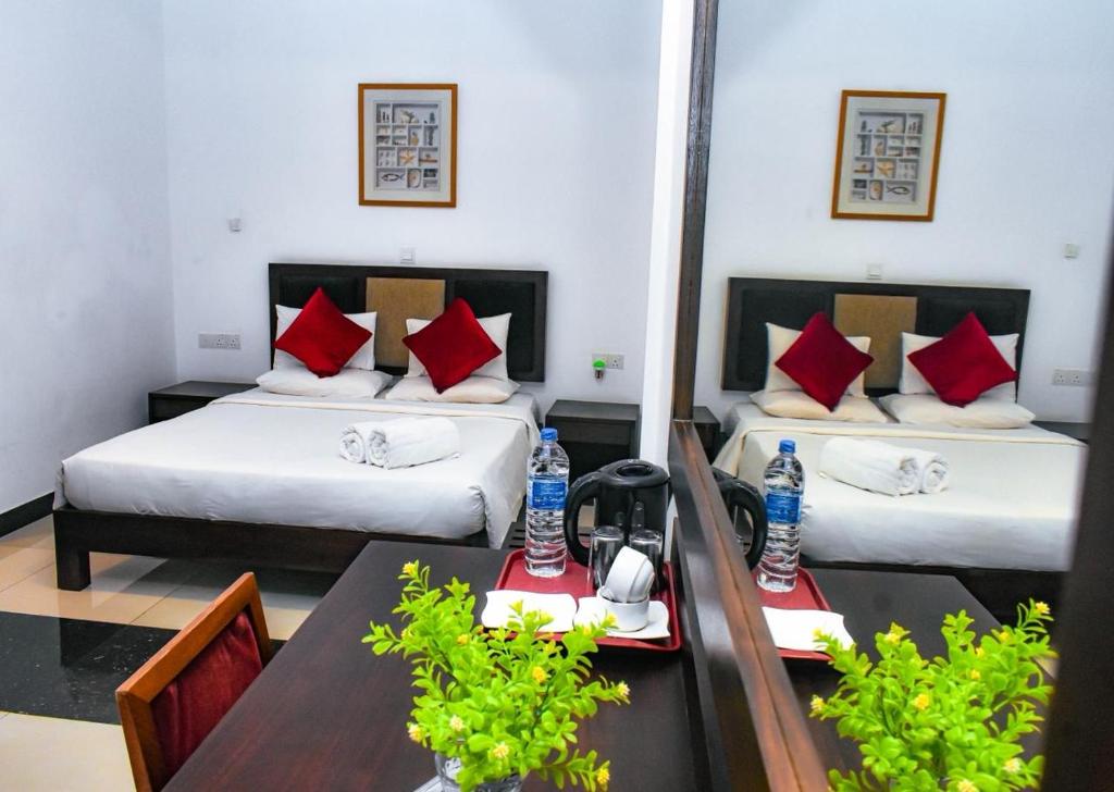 Postel nebo postele na pokoji v ubytování Hotel 198 Negombo