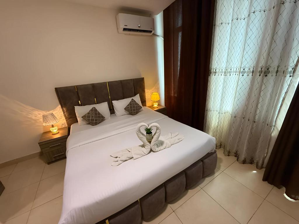 Postel nebo postele na pokoji v ubytování Ryan Hotel Suites