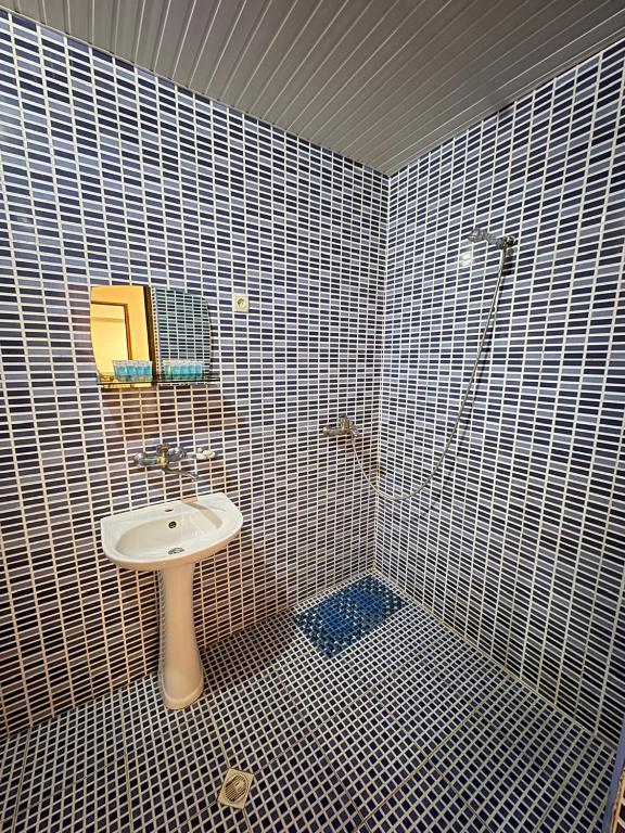Koupelna v ubytování HOTEL IMERETI TBILISi