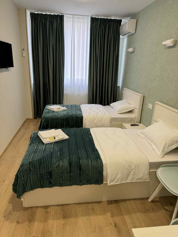 Postel nebo postele na pokoji v ubytování Hotel Caucasus