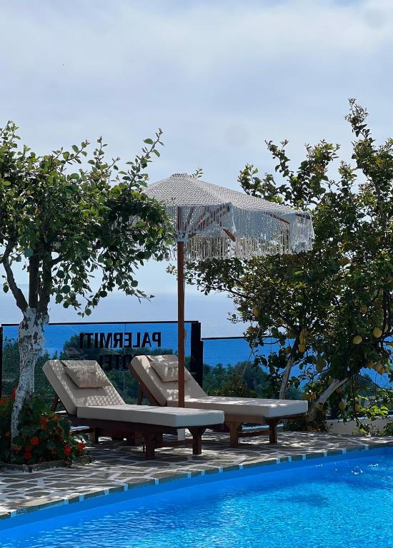 Bazén v ubytování Palermiti Luxury Rooms nebo v jeho okolí