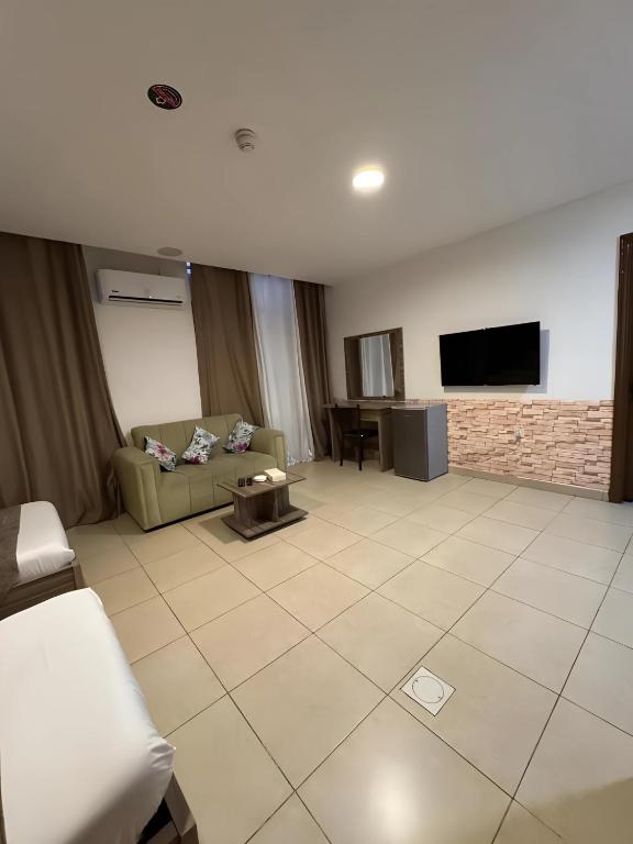 TV a/nebo společenská místnost v ubytování Ryan Hotel Suites