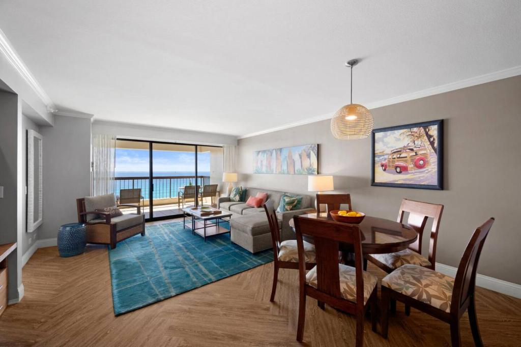 View of Luxury Oceanfront High Floor at Waikiki Beach Tower, Honolulu (updated ...