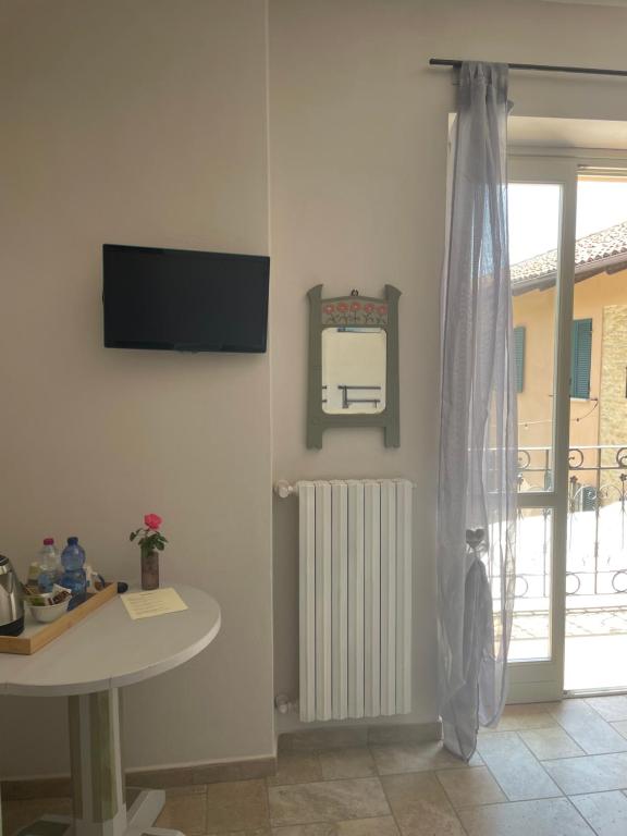 TV a/nebo společenská místnost v ubytování Agriturismo Cascina Anrì