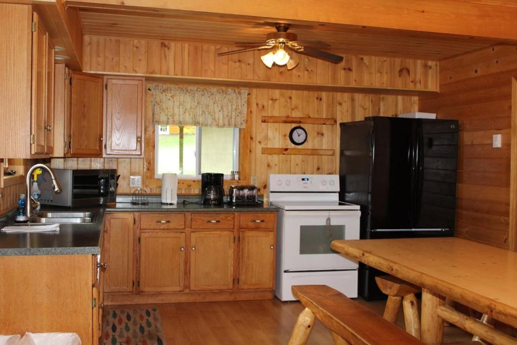 Η κουζίνα ή μικρή κουζίνα στο Cabin 12